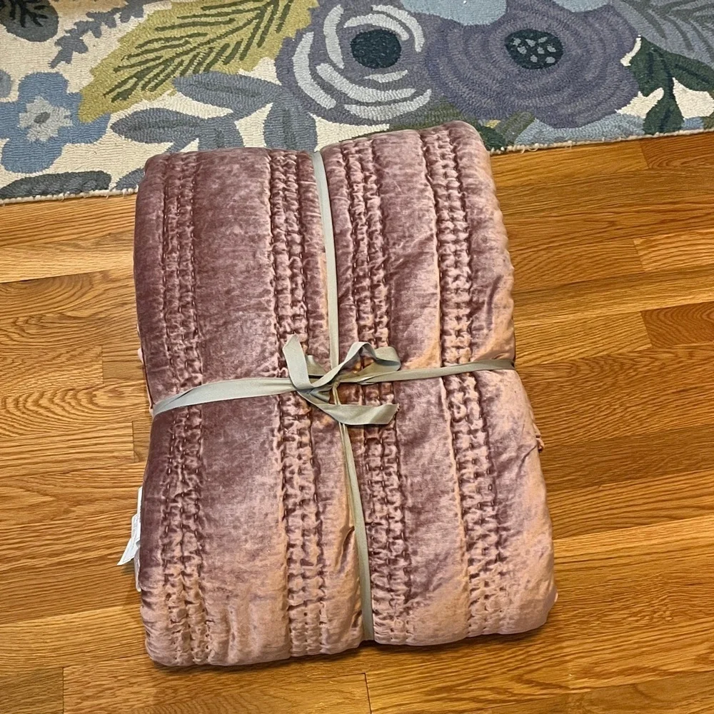 Anthropologie Lustered Velvet Alastair Quilt Size Queen NWT